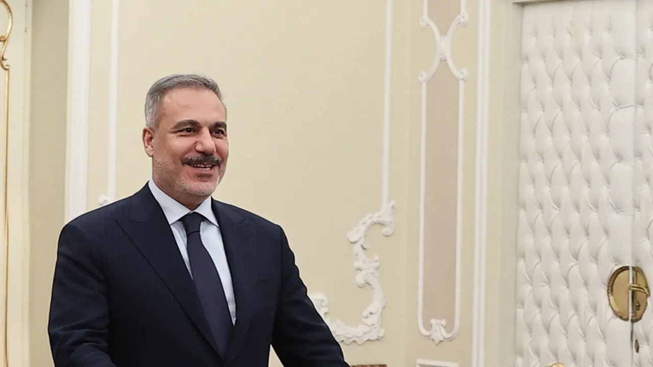 "Трябва ли Турция да има ядрени оръжия?" Хакан Фидан отговори с мълчание и усмивка