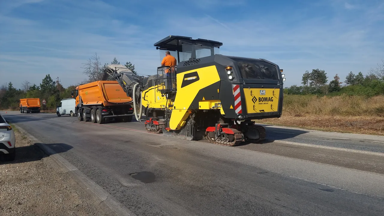 Поставят ограничителни колчета на пътя, където загина Сияна