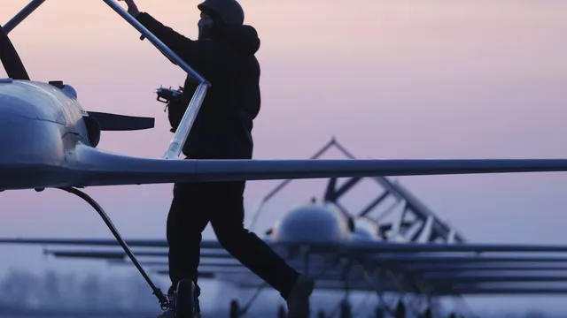 Украински дронове удариха рафинерия на „Лукойл“ във Волгоградска област