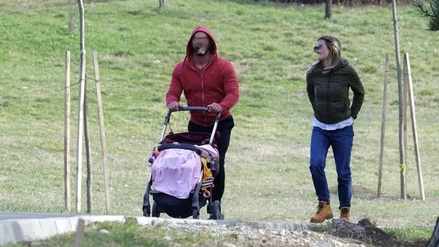 Джакпот в памперса: в Германия задържаха мъж и жена, укрили монети в децата си