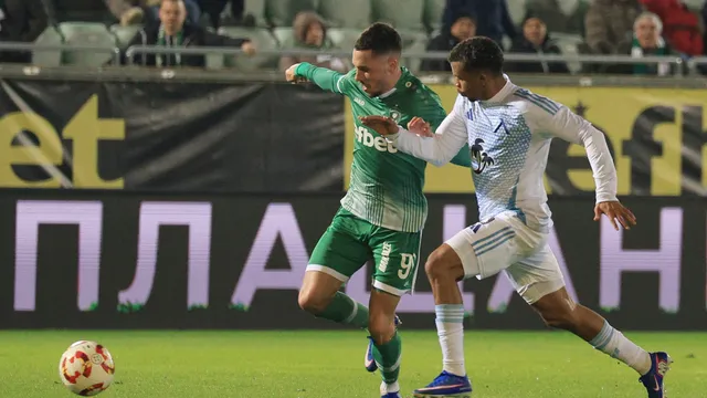 В битка с картони и нерви Лудогорец отстрани Левски за Купата