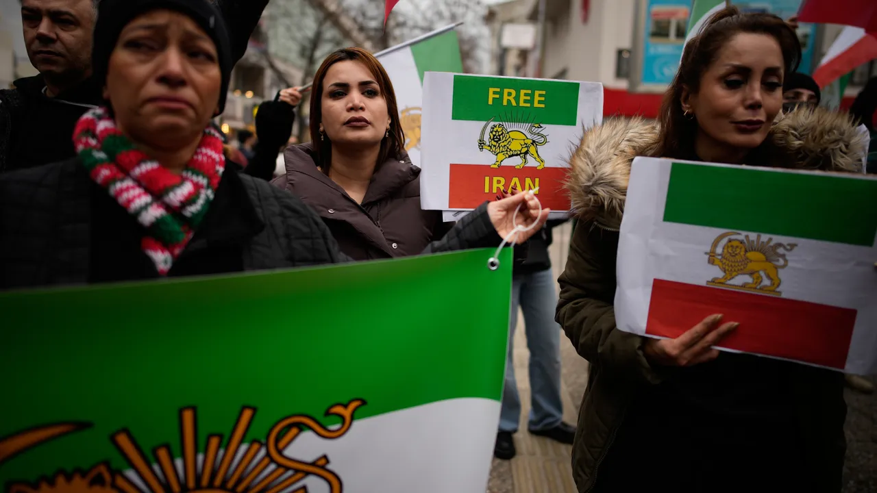 WSJ: САЩ са доставили хиляди терминали Starlink в Иран за заобикаляне на интернет цензурата