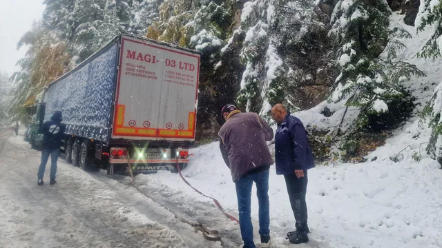Заради снега: Ограничиха движението на камиони през прохода Превала