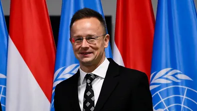 Сиярто обвини Зеленски, че блокира руския петрол до Унгария