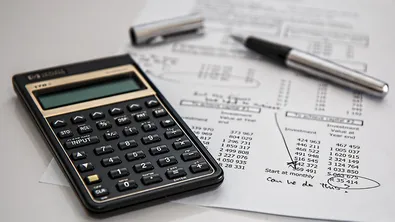 Алгоритъм на данъчните в Гърция разкри 317 „кухи“ фирми и 43 млн. евро дългове