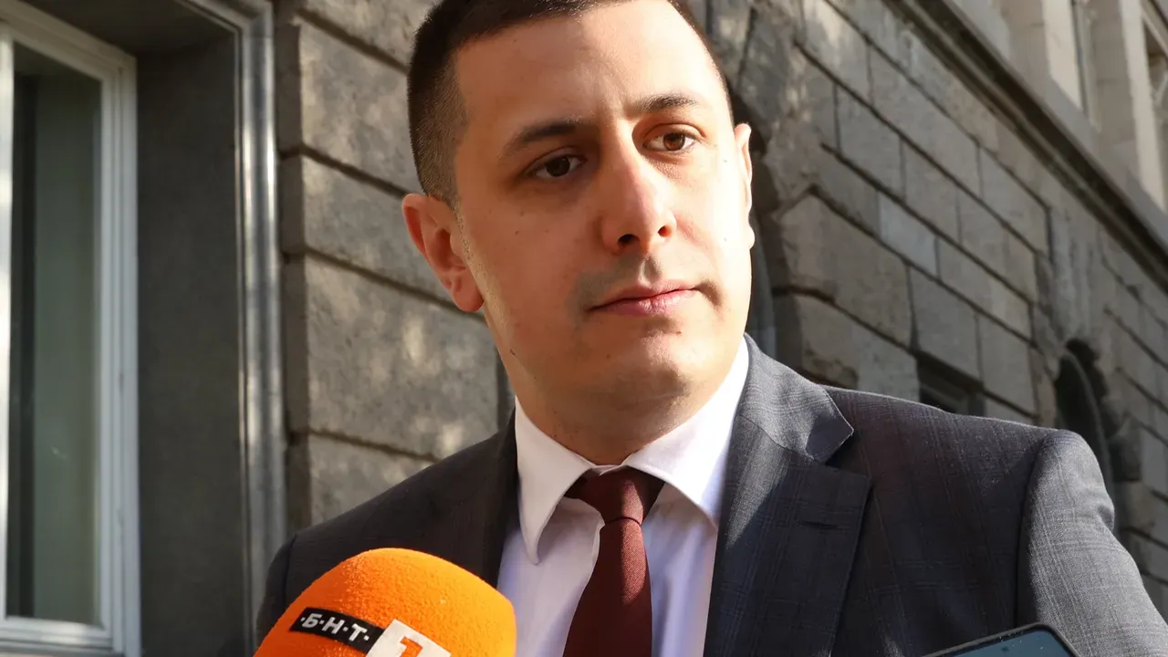 Атанасов (БСП): Доверието в институциите е на дъното след „Петрохан“