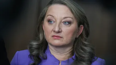 Сачева след слуховете за Добрев: Никога не си тръгвам, когато е трудно