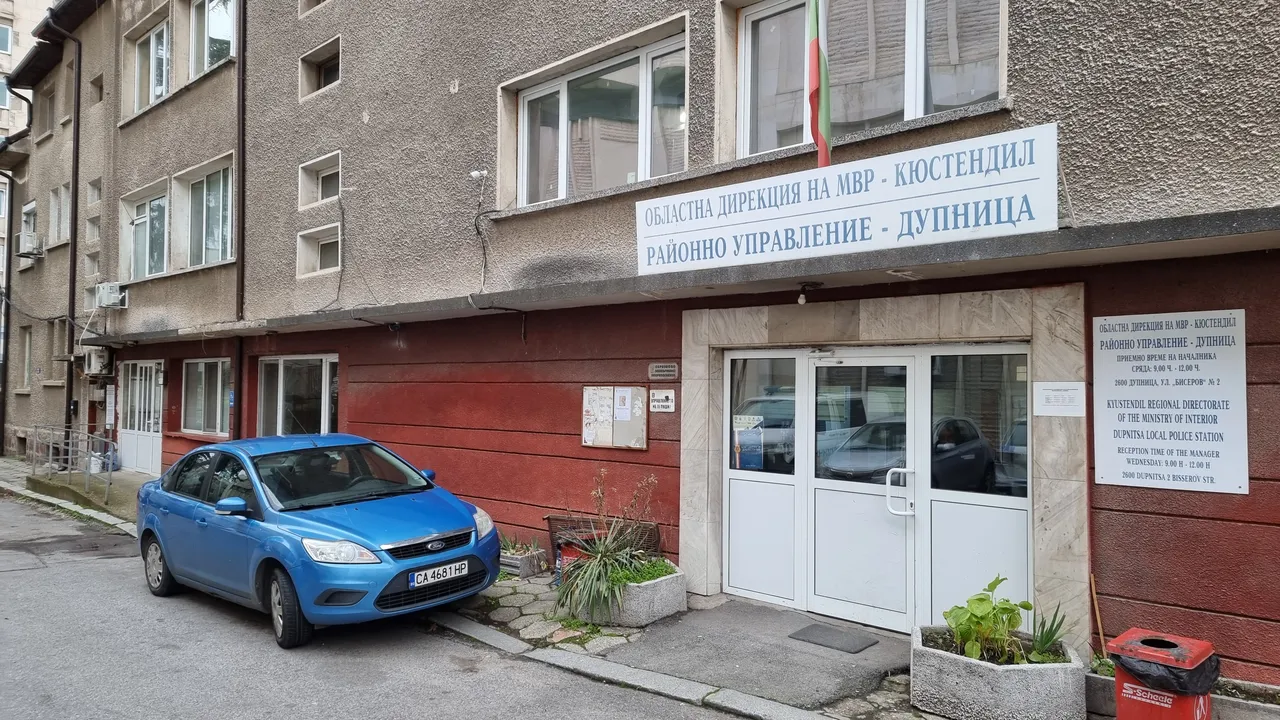 Опит за грабеж в Дупница: мъж намушка жена в парк