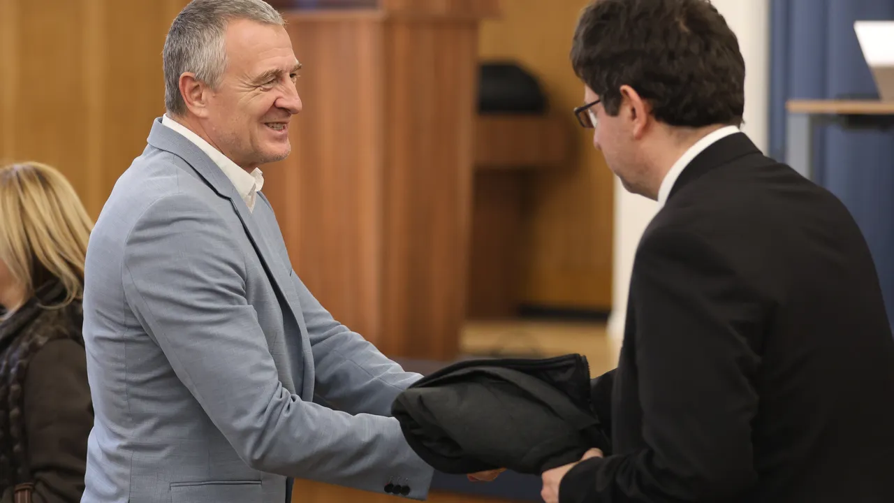 Бившият шеф на ДАНС: агентите не са престъпници, но въпросите около Петрохан остават