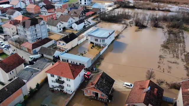 Наводнения в Северна Македония: Критична обстановка в Кичево и Гостивар