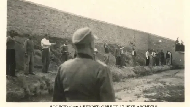 Неизвестни снимки от разстрела на 200 гърци през 1944 г. се появиха за продажба в „eBay“