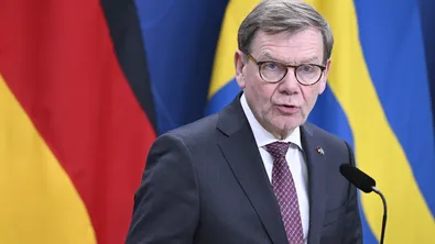 Германия: Франция трябва да харчи повече за отбрана