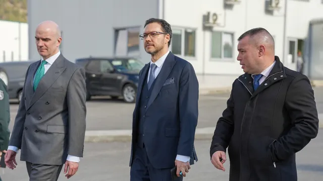 Даниел Митов се появи. Вижте къде и с кого