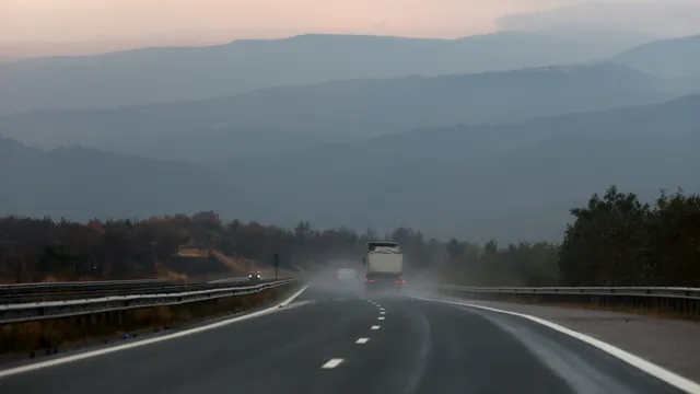 АПИ предупреждават шофьорите да тръгват на път, готови за зимни условия