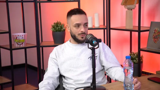 „Старият Криско“: Нов документален филм показва човека зад сценичния образ