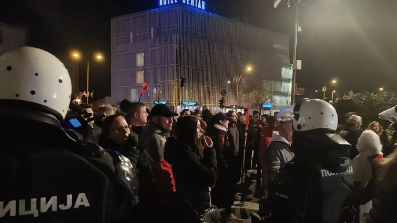 Вучич за битите протестиращи и журналисти в Нови Сад: „Няколко шамара“ за онези, които не искали да бягат