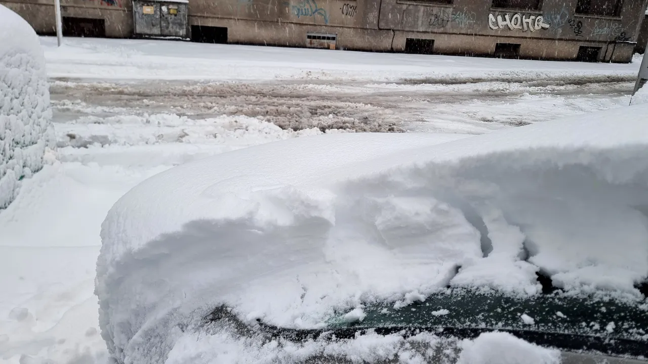 Снегът върна онлайн обучението в части от Силистра, неучебен ден в Тутракан