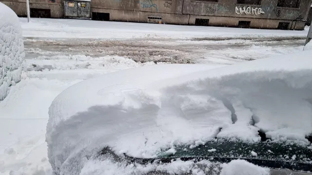 Снегът върна онлайн обучението в части от Силистра, неучебен ден в Тутракан