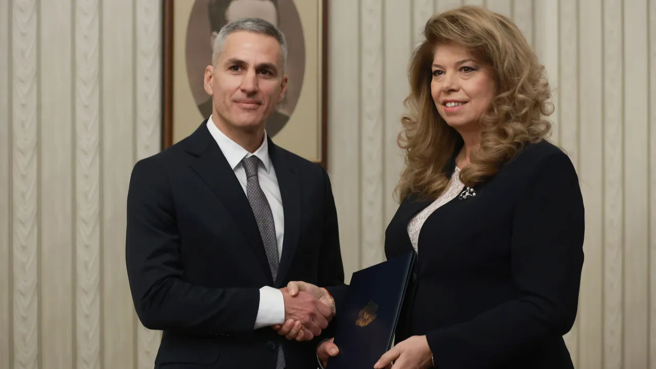 Гюров представи служебния кабинет - изборите ще са на 19 април