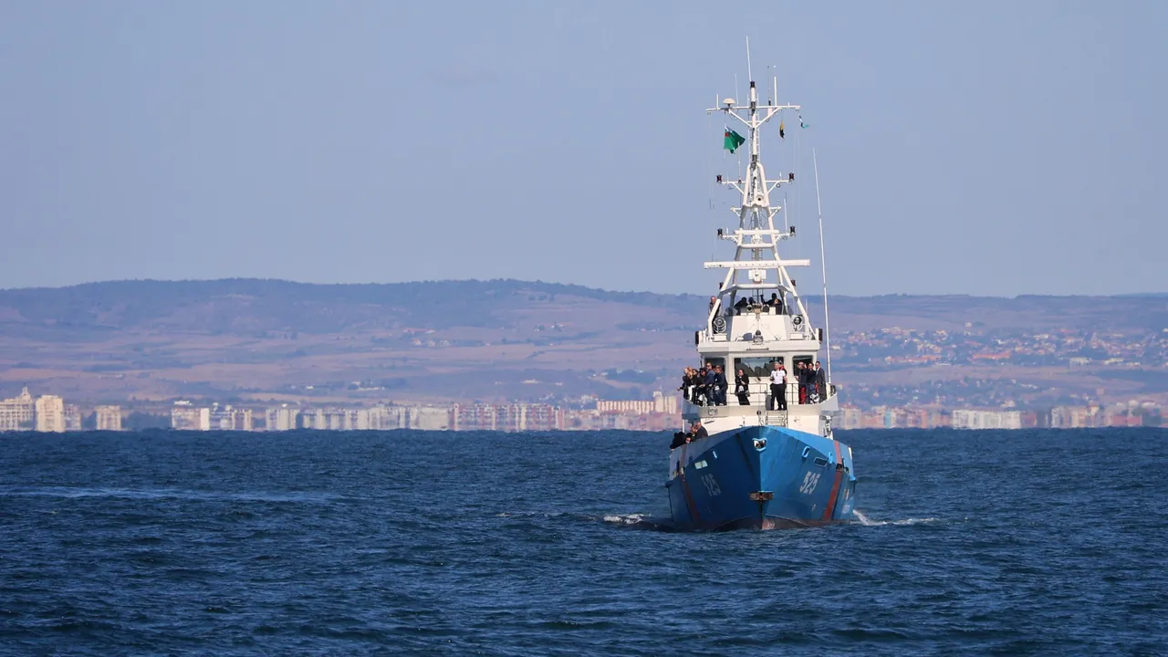 Тече спасителна операция за издирването на кораб с трима рибари край Созопол