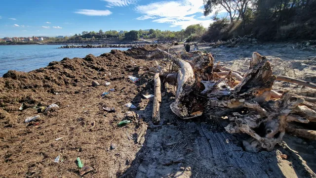 Заради наводнение:  Общинският път от къмпинг „Градина“ до „Златна рибка“ е временно затворен