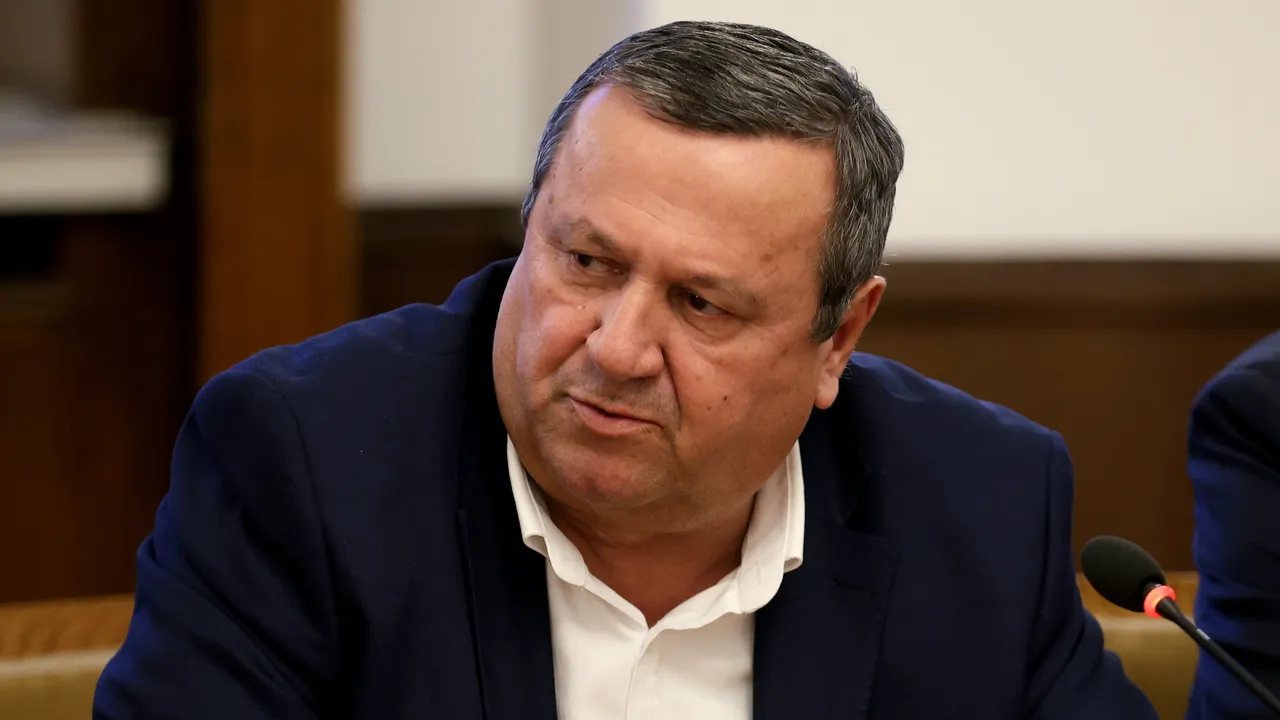 Кой е новият министър на труда и социалната политика - Хасан Адемов