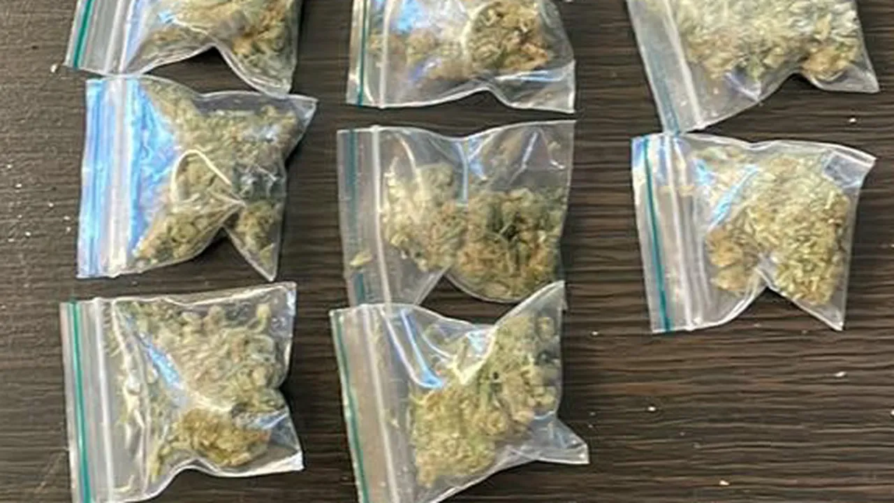 Сигнал за отвличане показа и дрога в квартирата