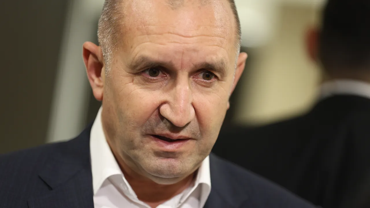 Петър Чолаков: Радев се дистанцира от кабинета "Гюров"