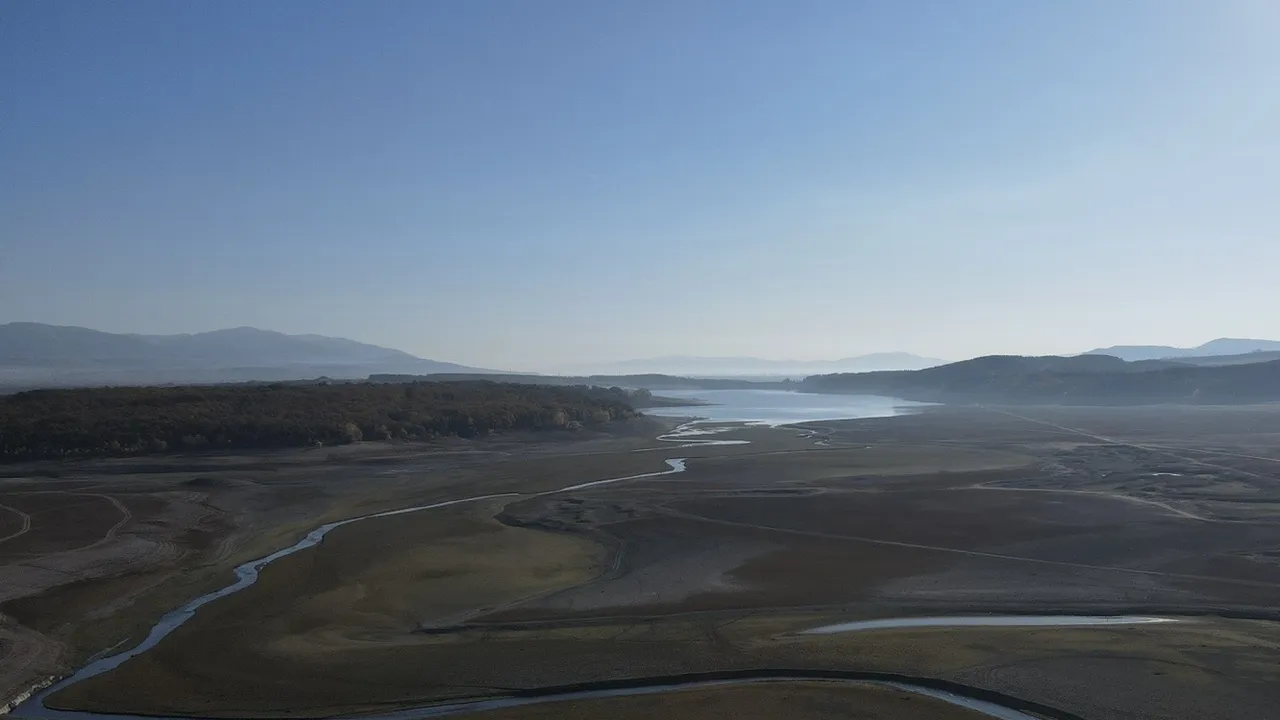 Ежеминутно следят ситуацията в язовир „Копринка”