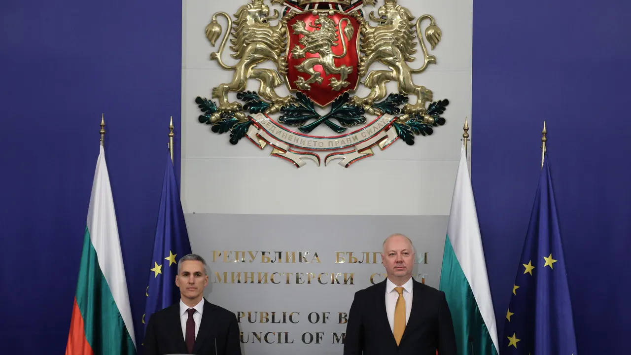 Министрите на Желязков предадоха властта на кабинета "Гюров"