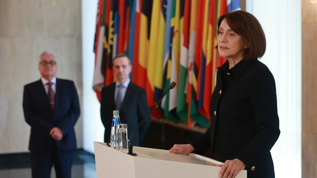 Нейнски ще провери как България се е присъединила към Съвета за мир