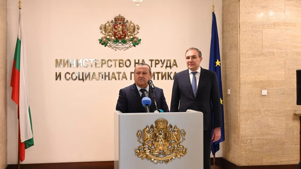 Адемов пое социалното министерство с твърда заявка срещу предизоборни злоупотреби