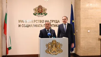 Адемов пое социалното министерство с твърда заявка срещу предизоборни злоупотреби