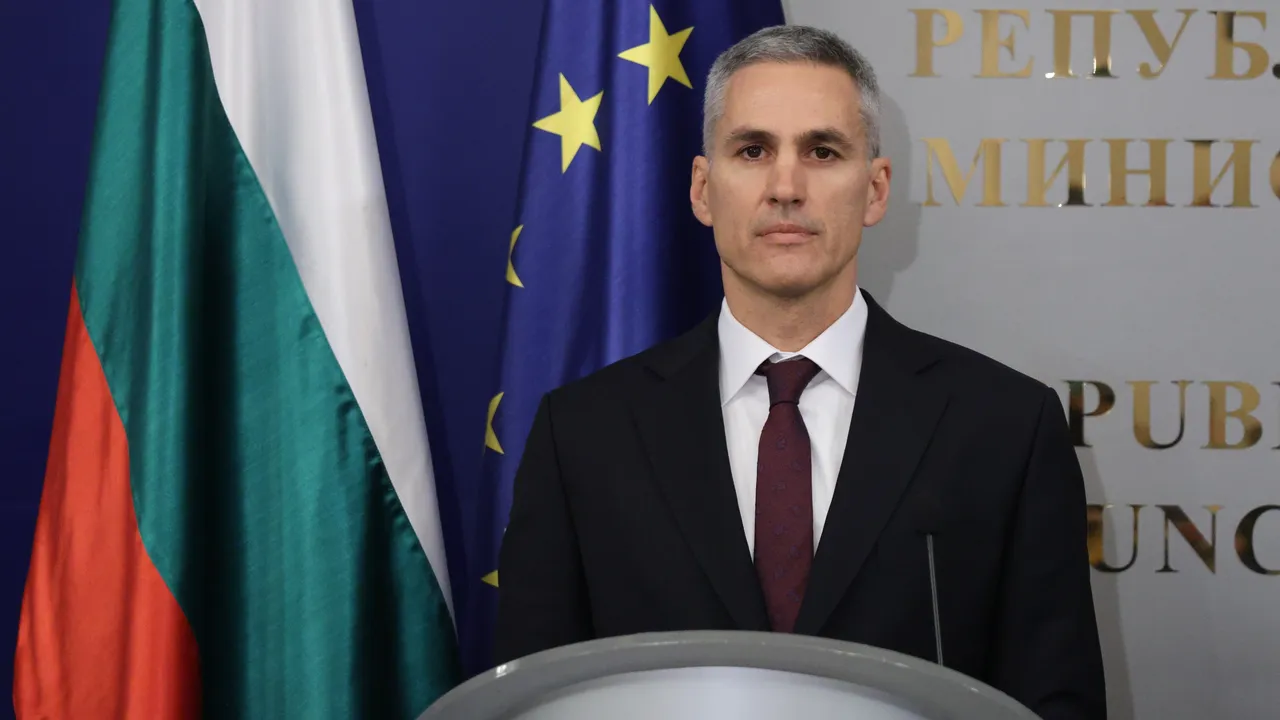 След клетвата – директно към вота: Гюров на първа среща с ЦИК