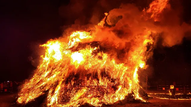 Над 1000 евро глоба за палене на „сирници“ в Сливен