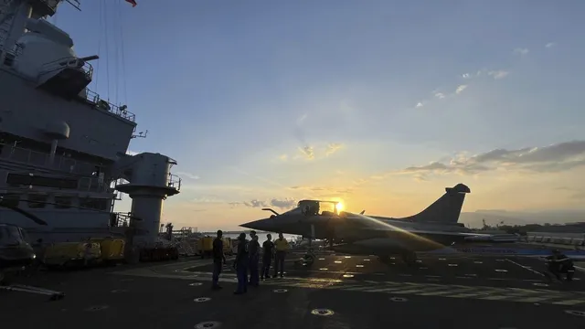 Френски самолетоносач започва мисия в Северния Атлантик и Балтийско море