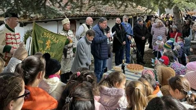 Потомък на рода на Апостола: Обичайте България така, както Левски е обичал, тя заслужава това