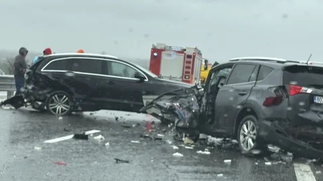 Верижна катастрофа на АМ "Тракия" към Чирпан (СНИМКИ)