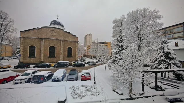 Проходът Шипка от север е заснежен, почиства се и се опесъчава