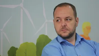 „Заставам с името си“: Сандов призна, че е гласувал доверие на групата край Петрохан