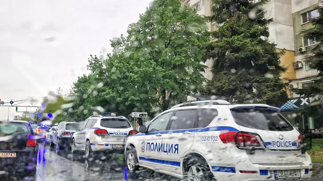 Задържаха бургазлия, изхвърлил пакети с канабис в Морската градина