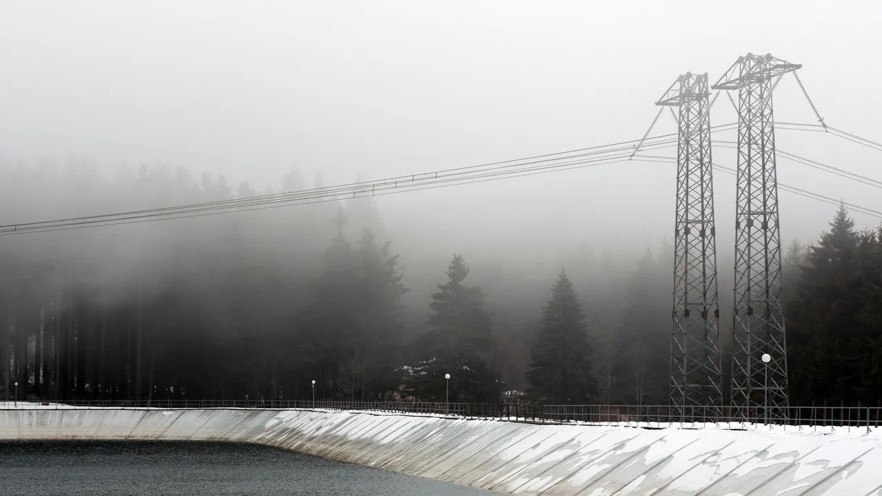 Софтуерен глич? Евентуалното оправдание за скока на цената на тока