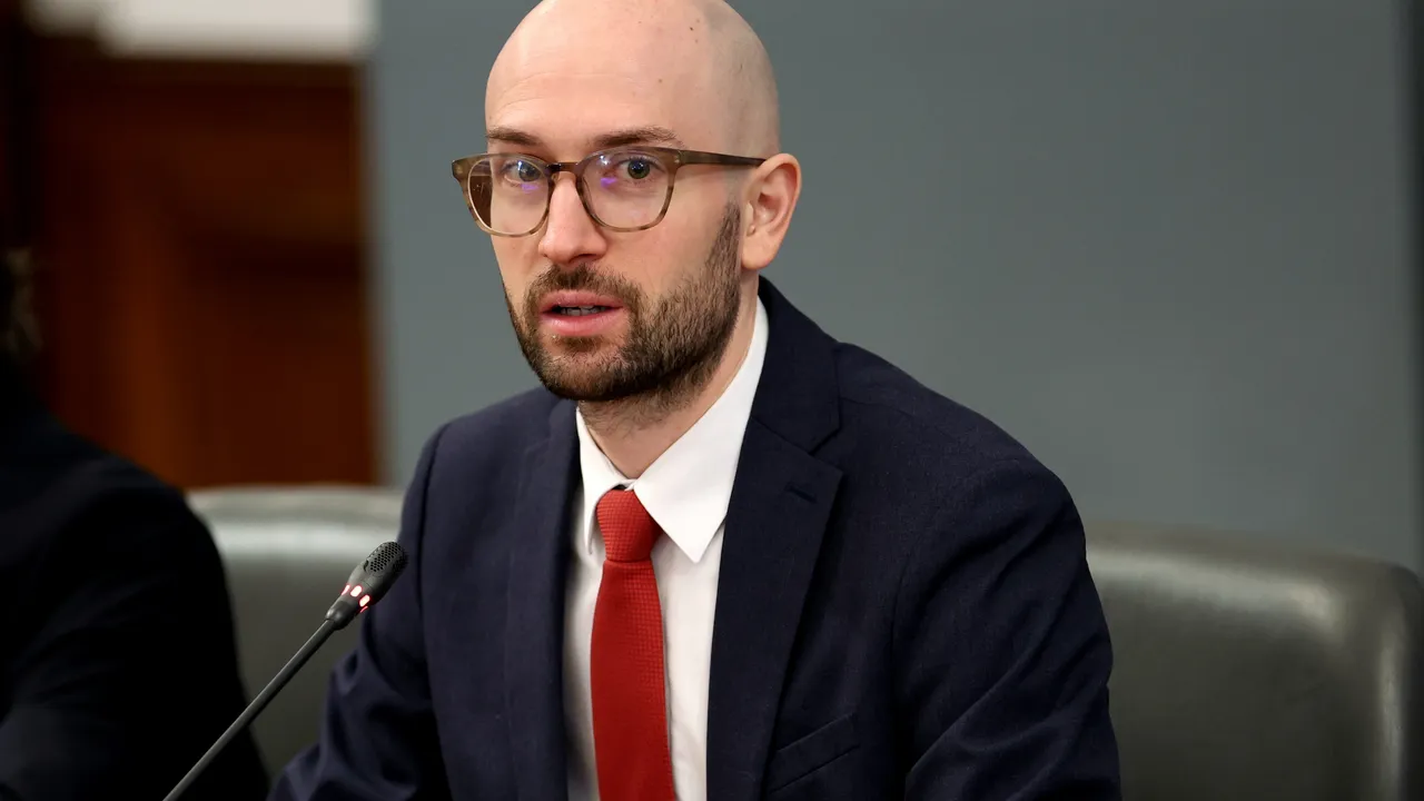 Финансовият министър: Няма да допуснем спекула с цените