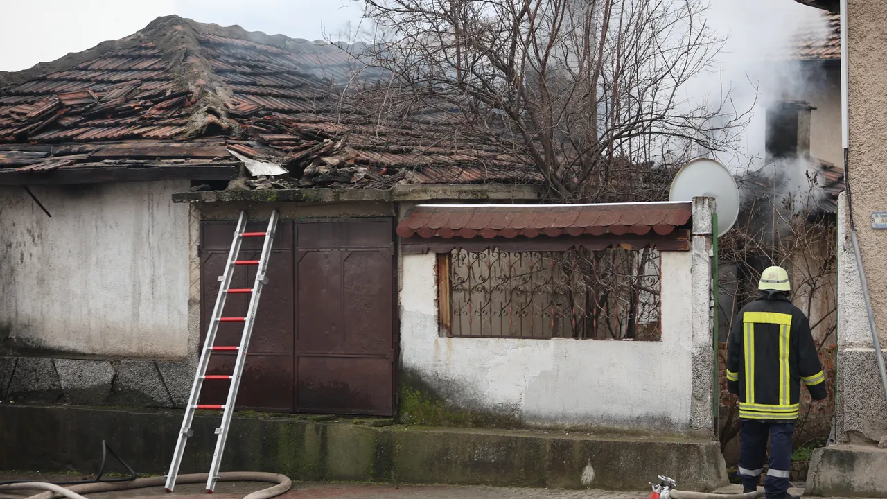 84-годишна жена загина при пожар в дома си в Плевенско