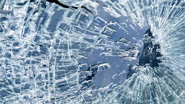 Младеж с криминални прояви потроши съдебната сграда във Велинград