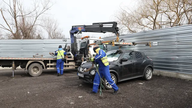 Незаконното сметище във „Факултета“ стана паркинг за конфискувани автомобили
