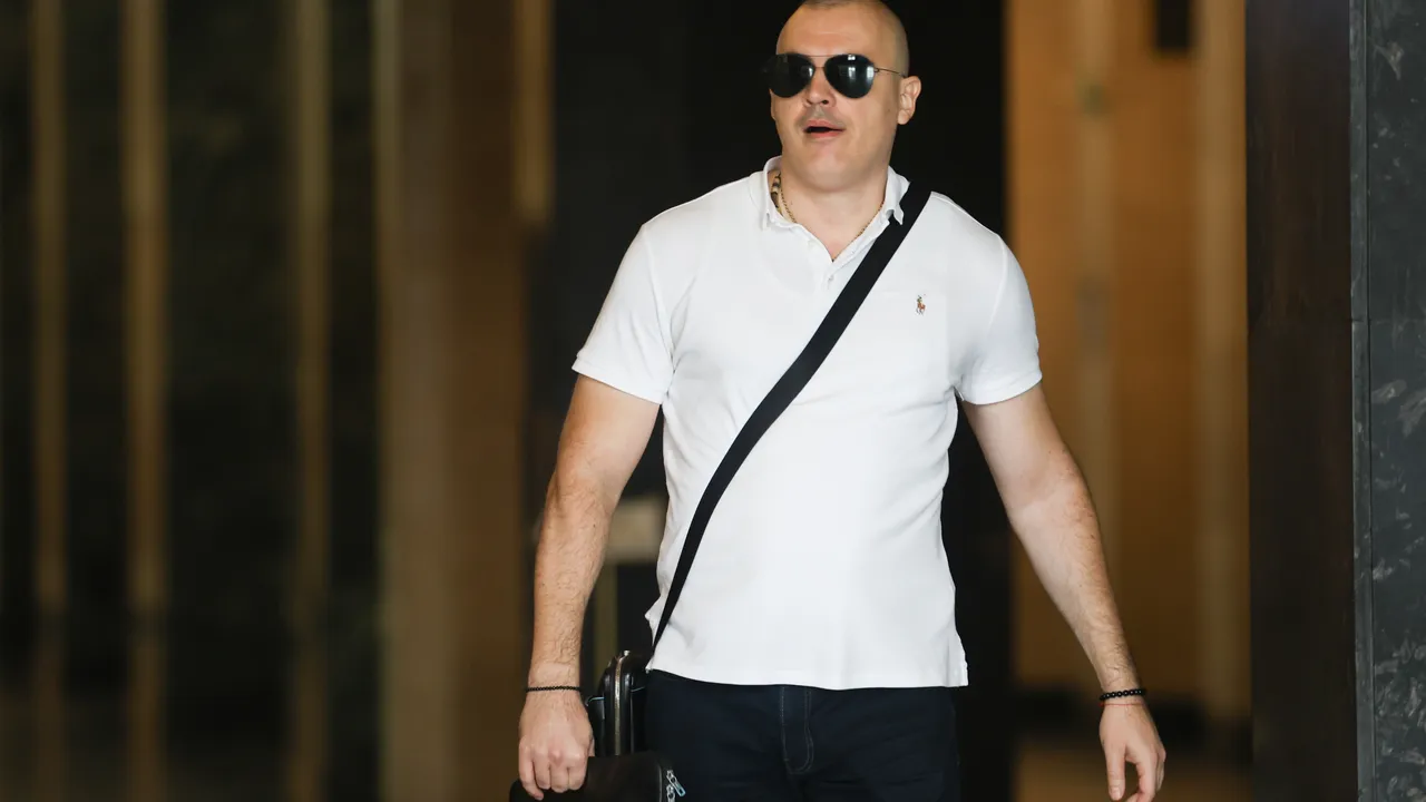 Съдът не даде ход на делото за плагиатство срещу Петър Илиев