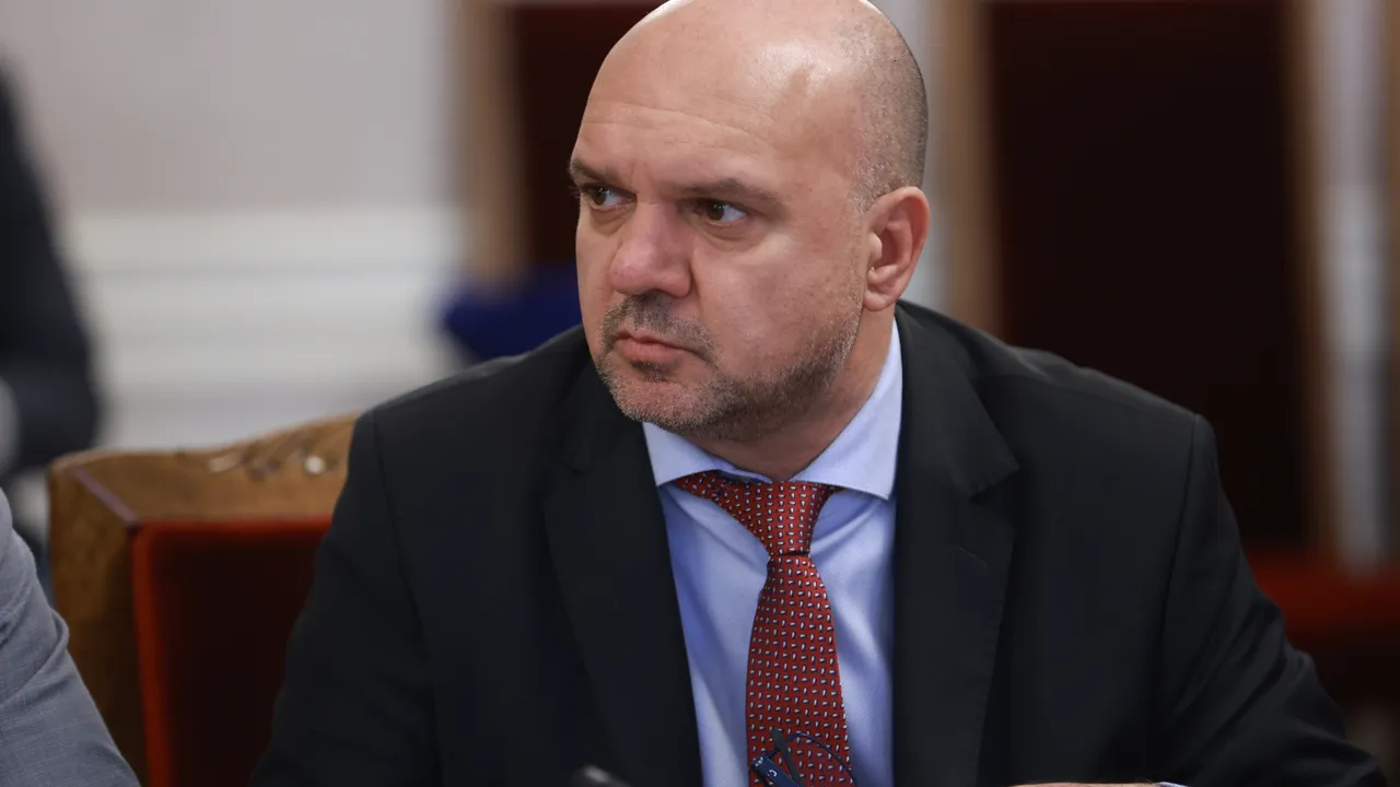 Серафимов отговори на министър Дечев: В болница съм