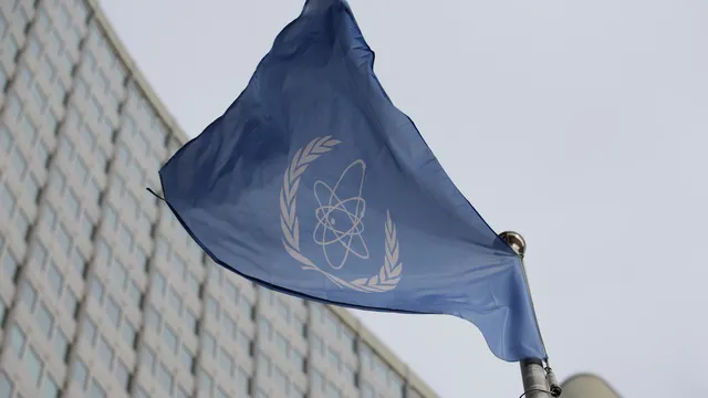 САЩ разговарят с Русия и Китай за контрол върху ядрените оръжия