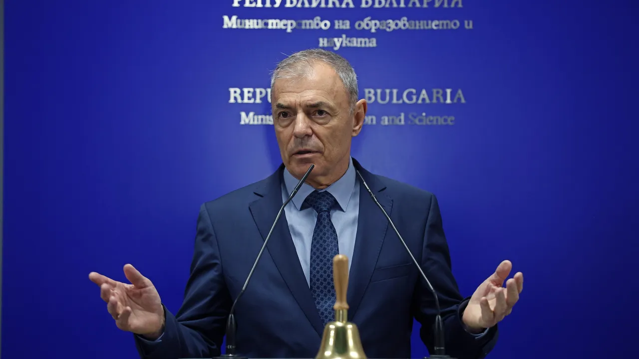 Просветният министър събира шефовете на РУО от цялата страна